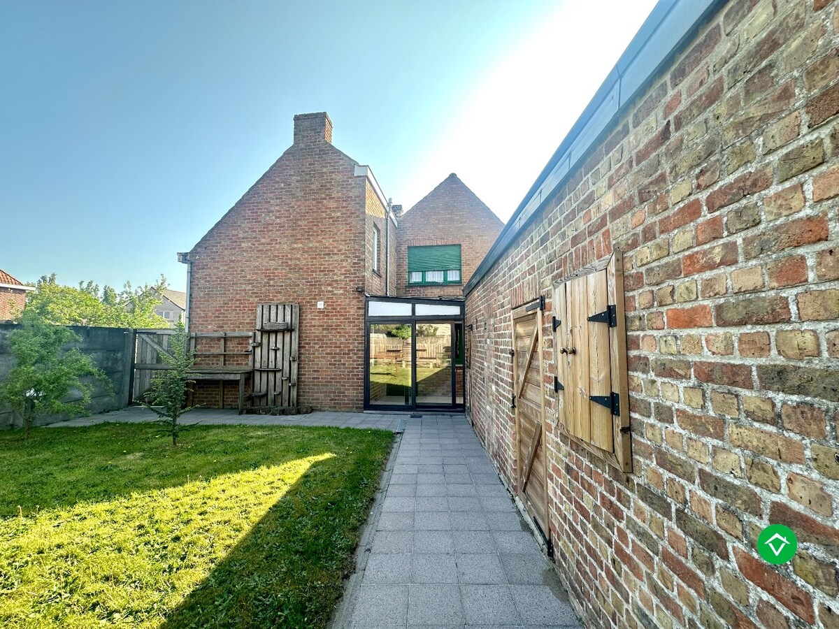 Op te frissen halfopen woning op rustige ligging nabij centrum Koekelare 