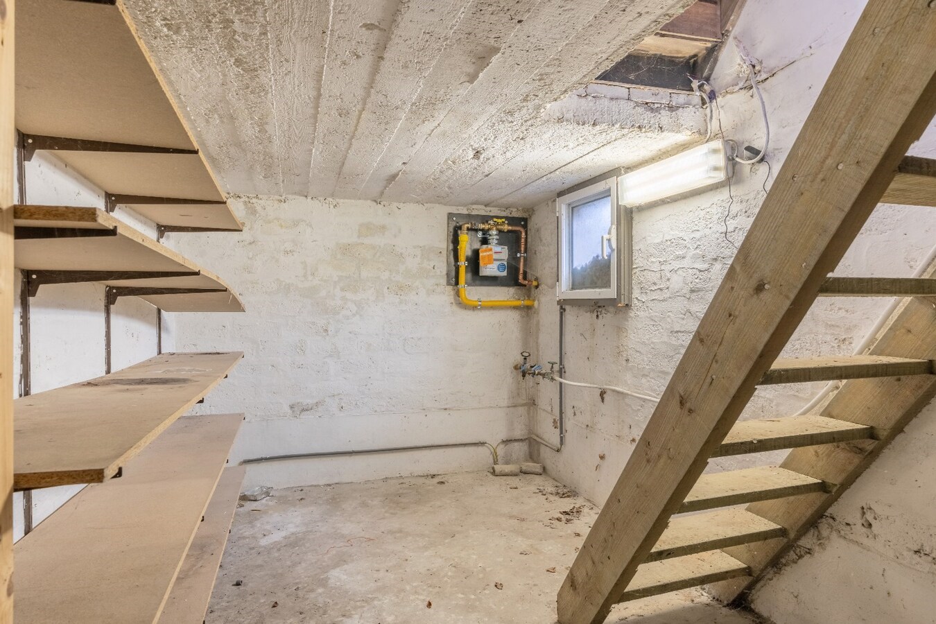 Ruime gerenoveerde woning in Niel-bij-As met 3 slaapkamers. 