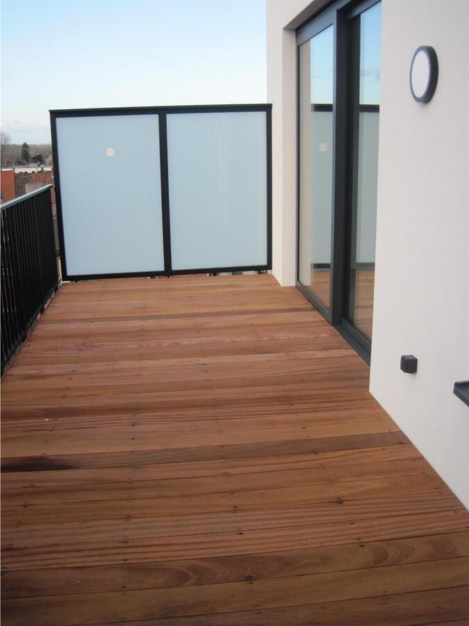 Unieke appartement (2 SUPER terrassen) op de Gaverse Markt !   LOFT-gevoel (hoogte : 3 m). 