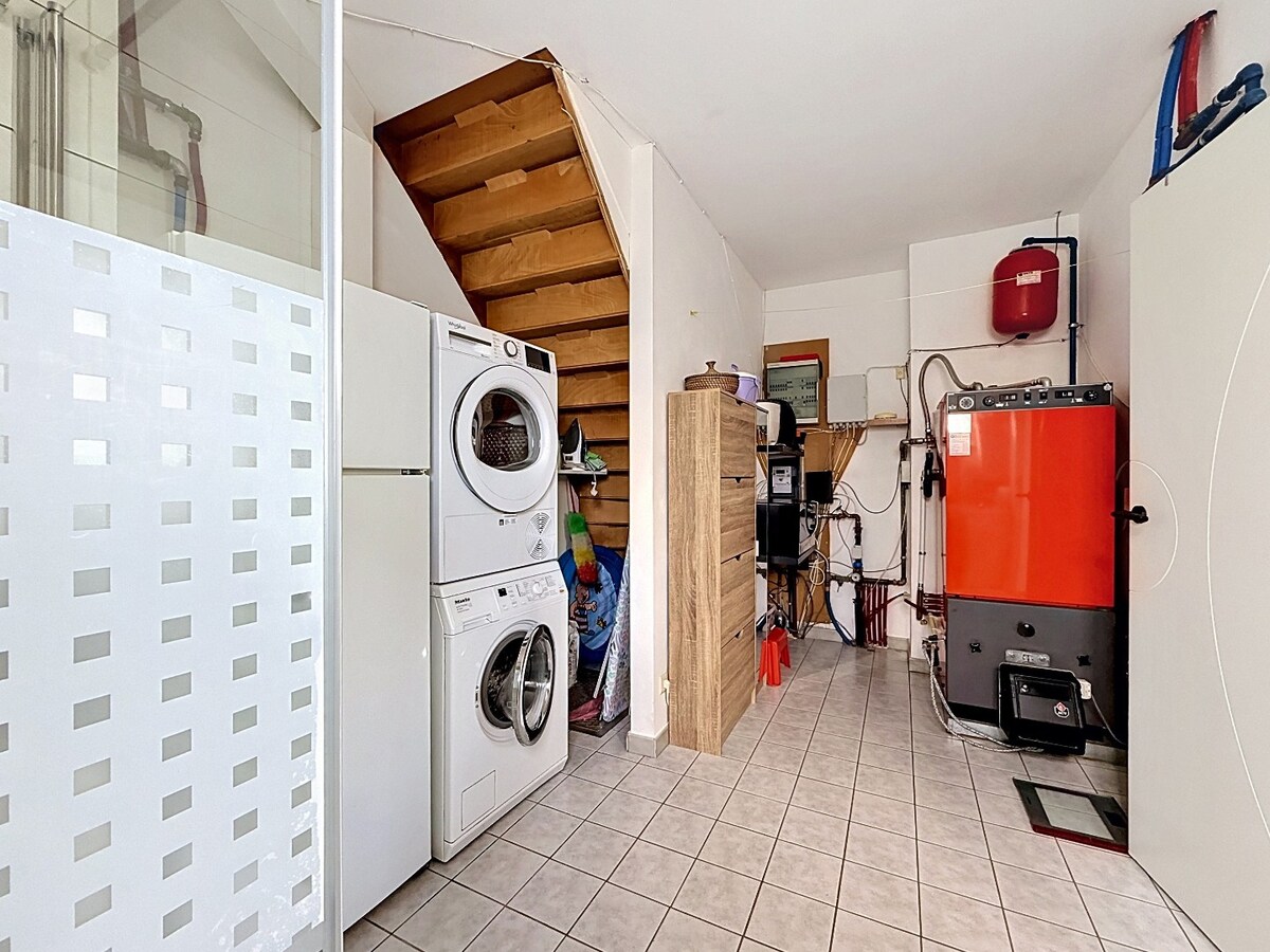 Instapklare OB met ruime garage te Velzeke-Ruddershove 