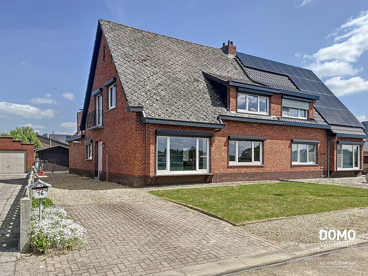 RUIME WONING MET TUIN, GARAGE &amp; 3 SLAAPKAMERS RUSTIG GELEGEN LANGS HET KANAAL MET EPC C TE BERINGEN 