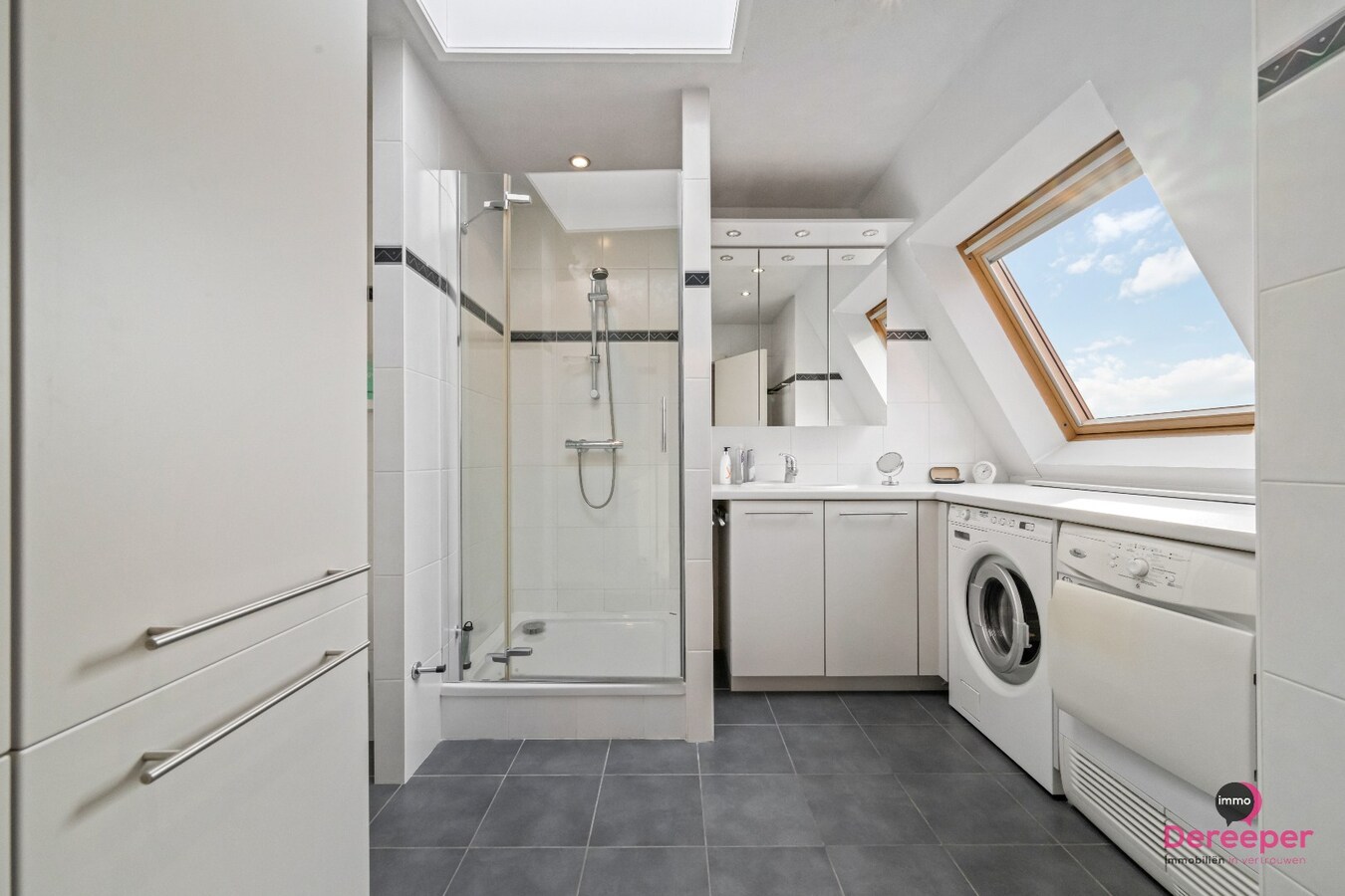 Charmante duplex met garage en autostaanplaats op wandelafstand van het strand 