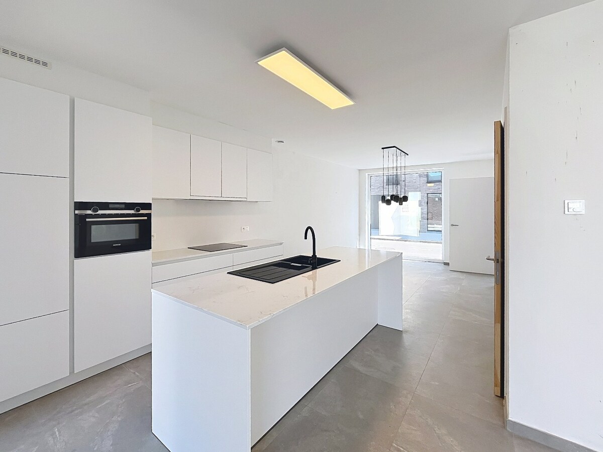 Nieuwbouwwonining met 4 slaapkamers in hartje Aalter op toplocatie. 