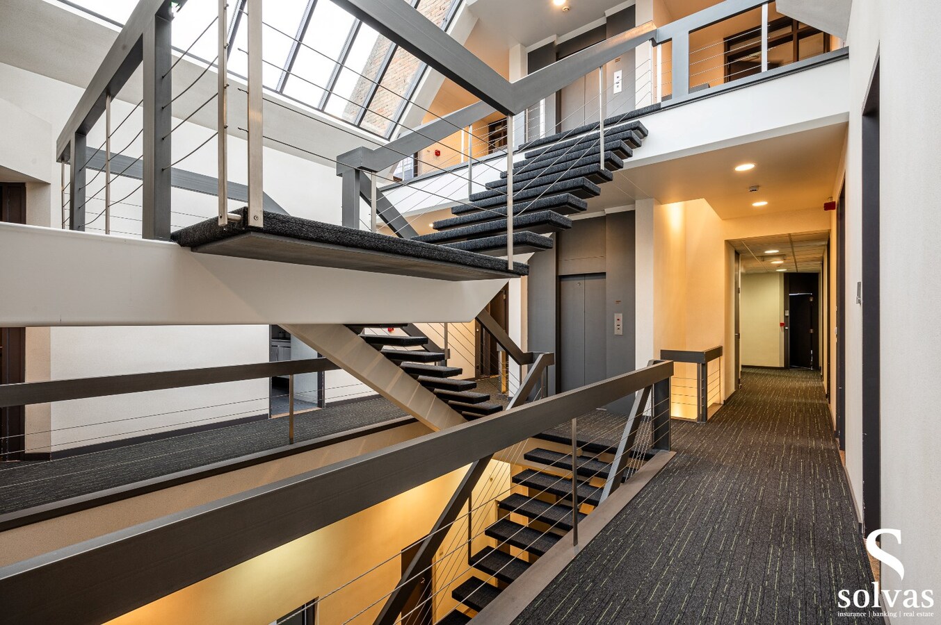 Uniek kantoorgebouw (2131m²) aan de N9! 