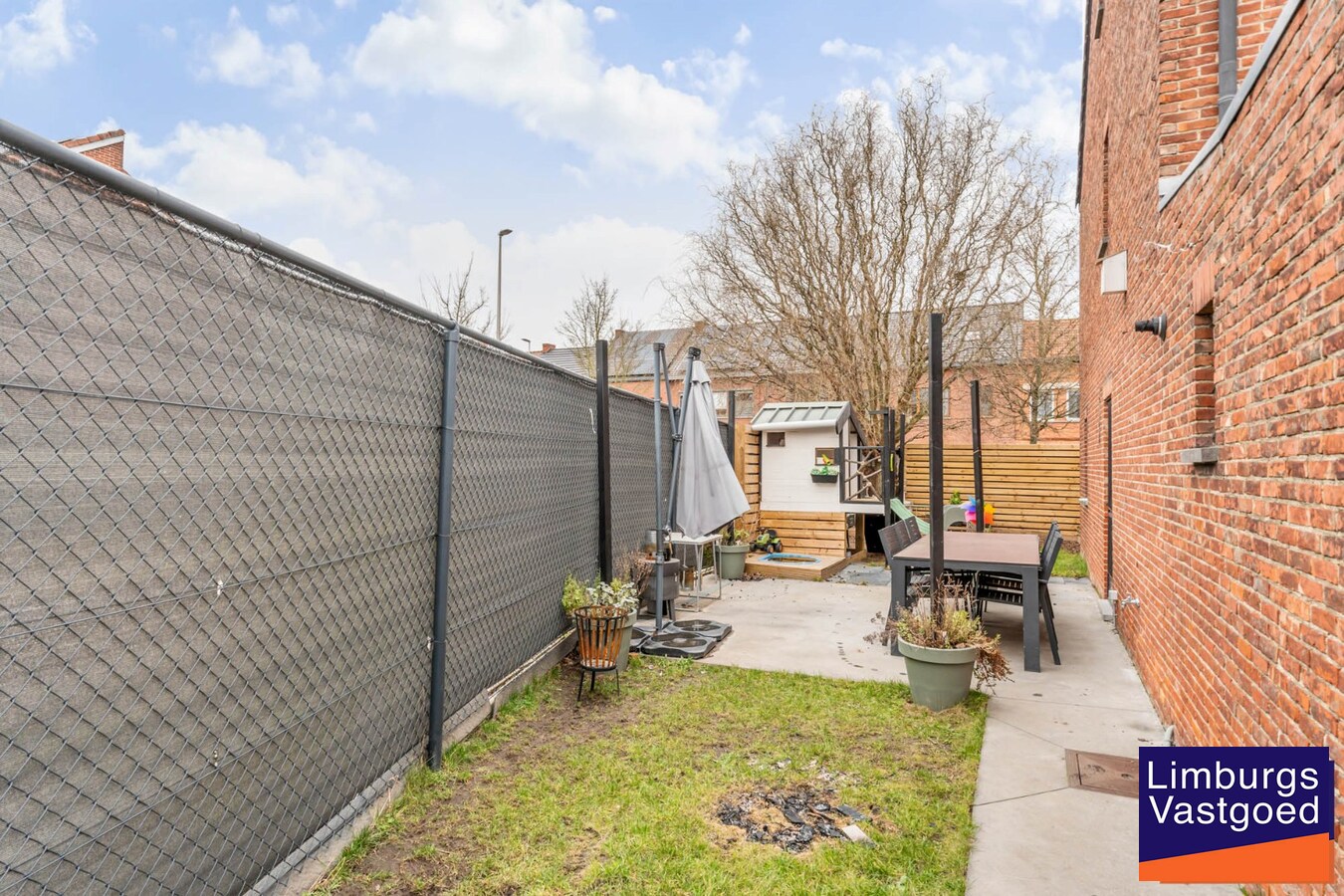 Stadswoning met 4 slpk, zuidgerichte tuin en garage, nabij kleine ring, station en Vredespark 