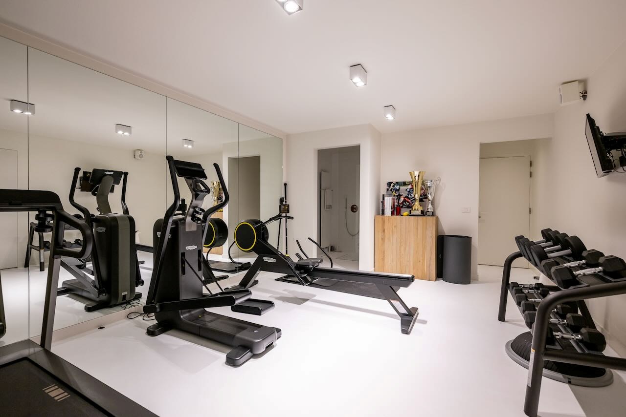 Magnifique villa récente de style contemporain allie une finition intemporelle à un emplacement unique et une vue imprenable sur le Zwin. 