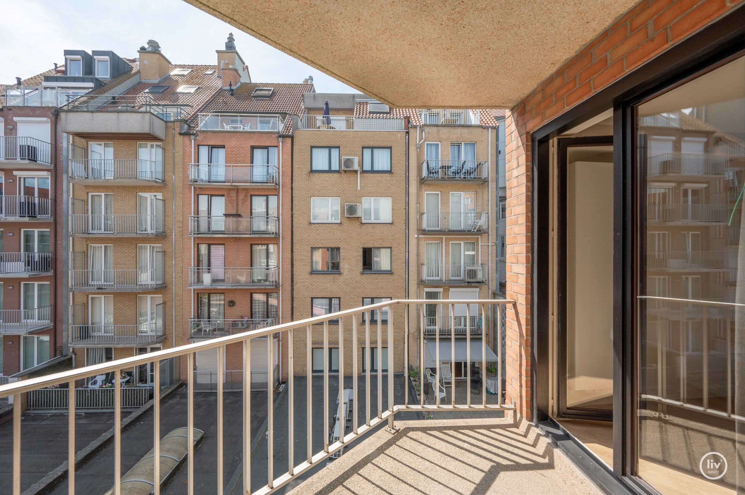 Bel appartement rénové de 3 chambres dans un emplacement de premier choix dans la rue Mosselman à Knokke. 