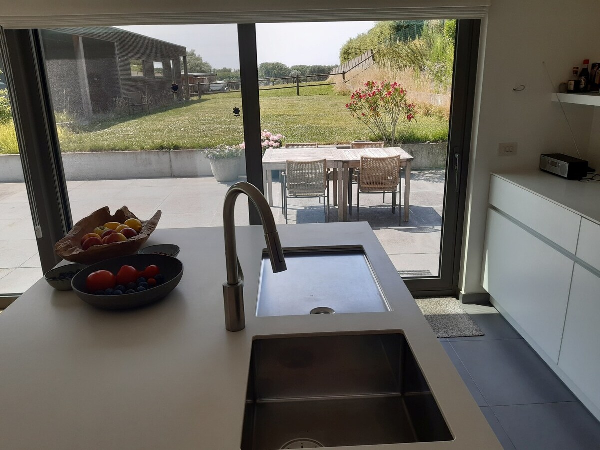 Energiezuinig wonen met weids uitzicht. 