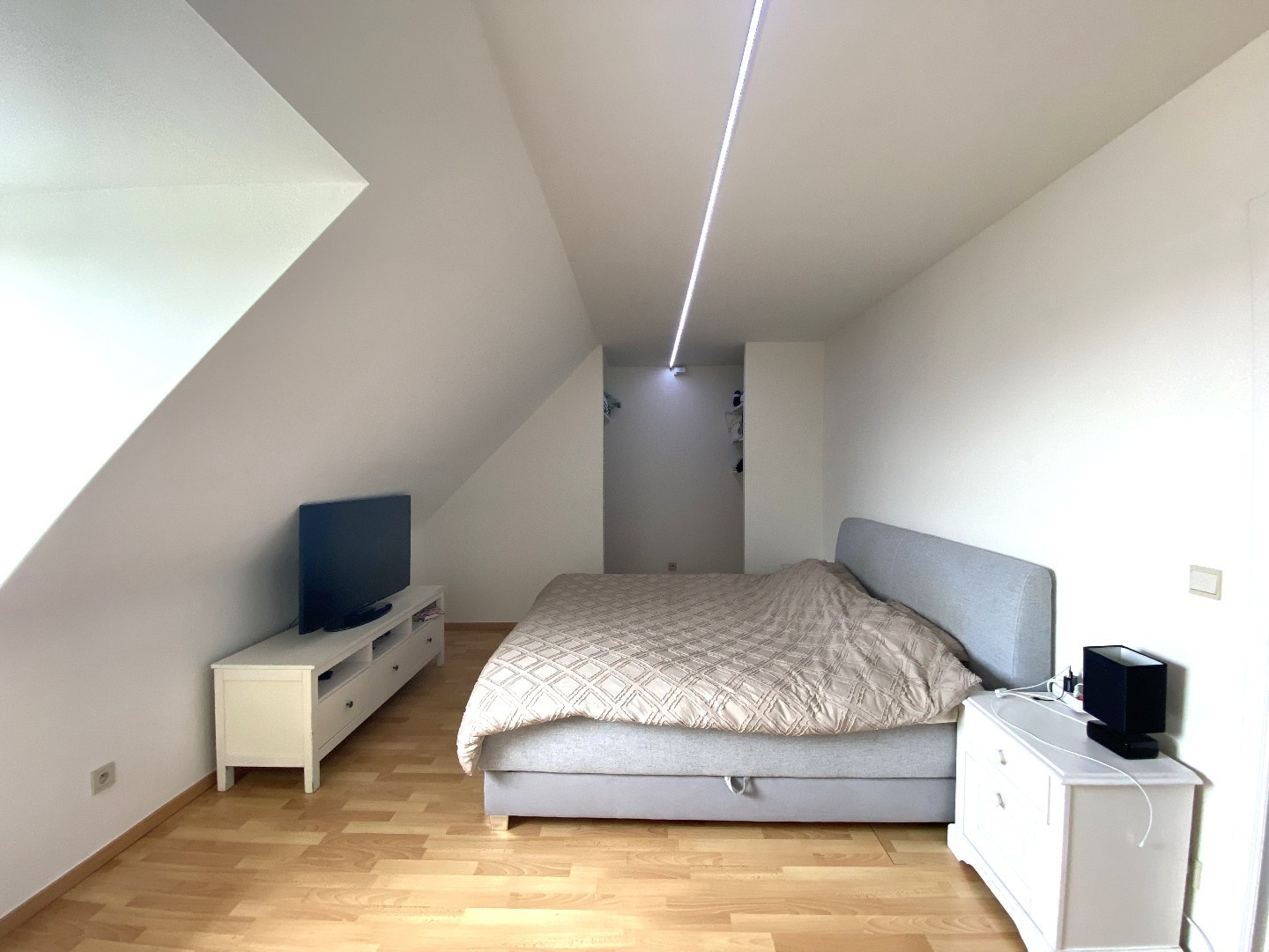 Stijlvolle opbrengsteigendom bestaande uit 6 appartementen en 6 garages (alles verhuurd)! 