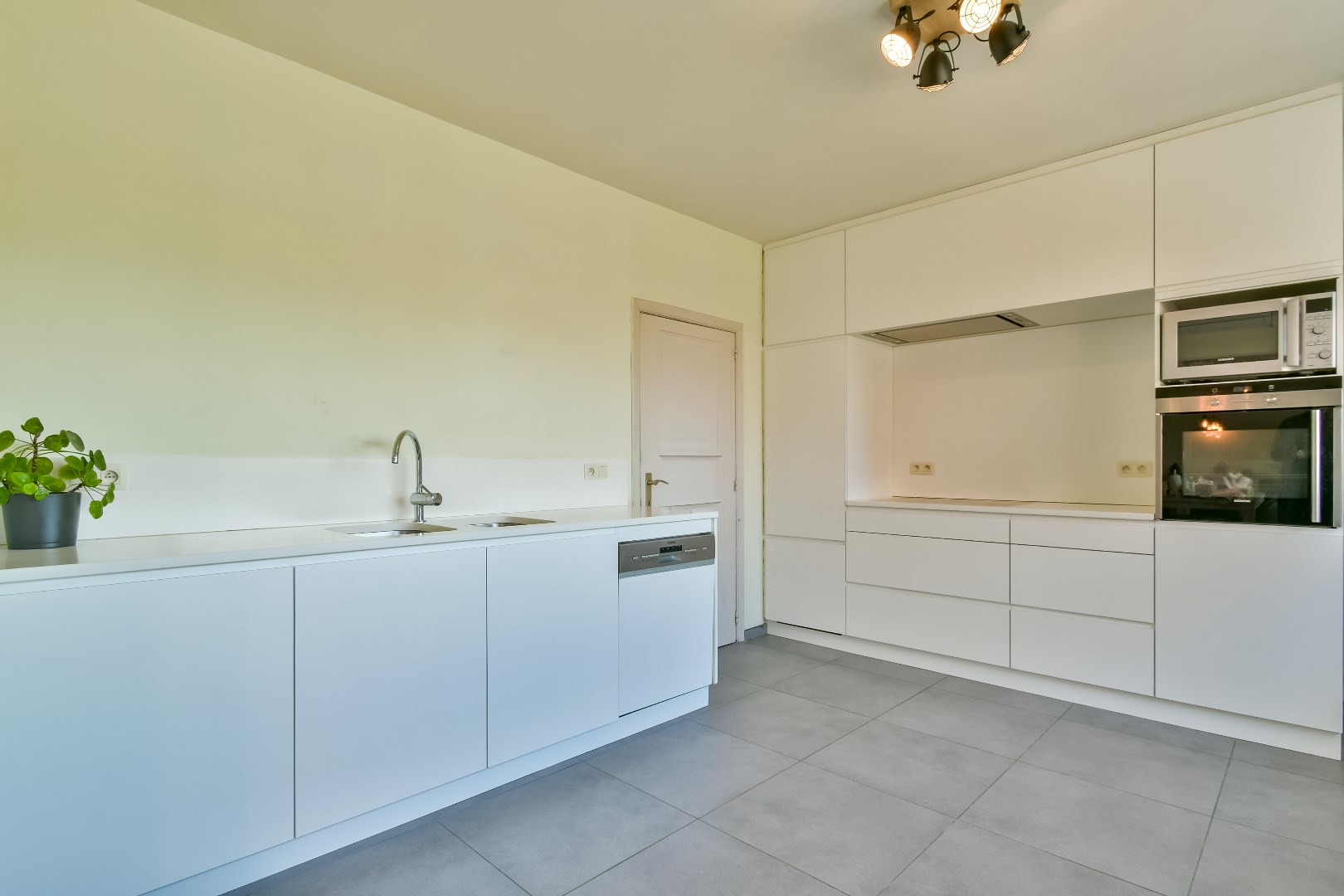 Licht en ruim wonen in Hooglede: instapklare woning! 