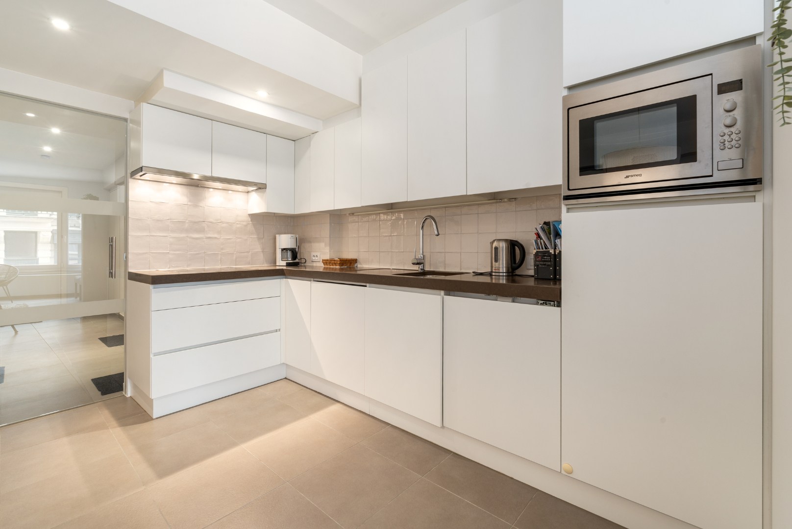 GERENOVEERD APPARTEMENT MET ZIJDELINGS ZEEZICHT: TOPLIGGING !! 