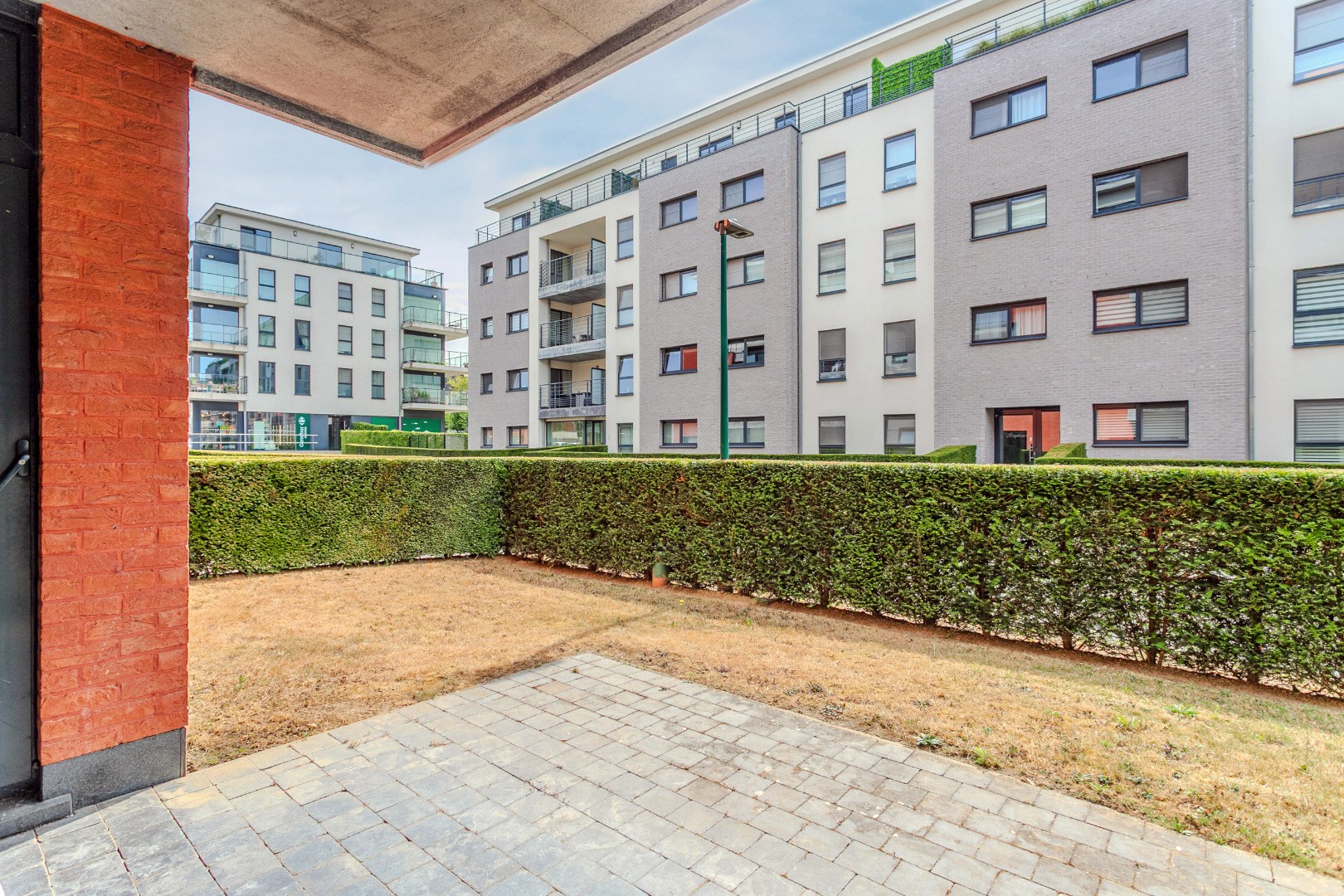 Energiezuinig glv-appartement (70m²) met tuin, berging en autostpl. te Halle 