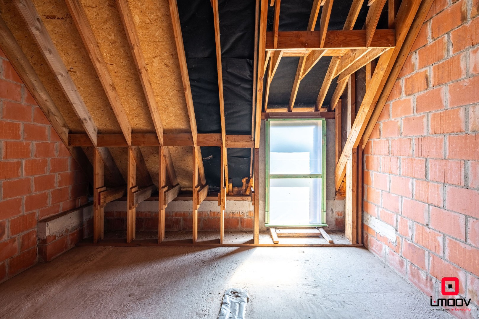 Landelijk gelegen ruwbouwhoeve met bijgebouwen op uitzonderlijk perceel van ca. 9.331 m² 