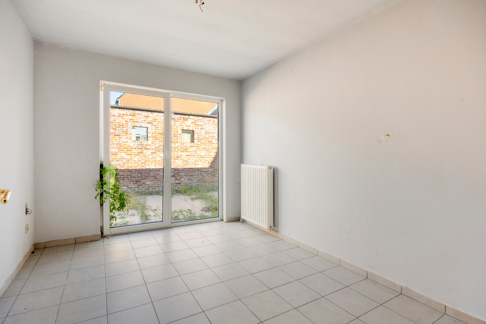 Op te frissen opbrengsteigendom met 3 appartementen en garage in Leopoldsburg 