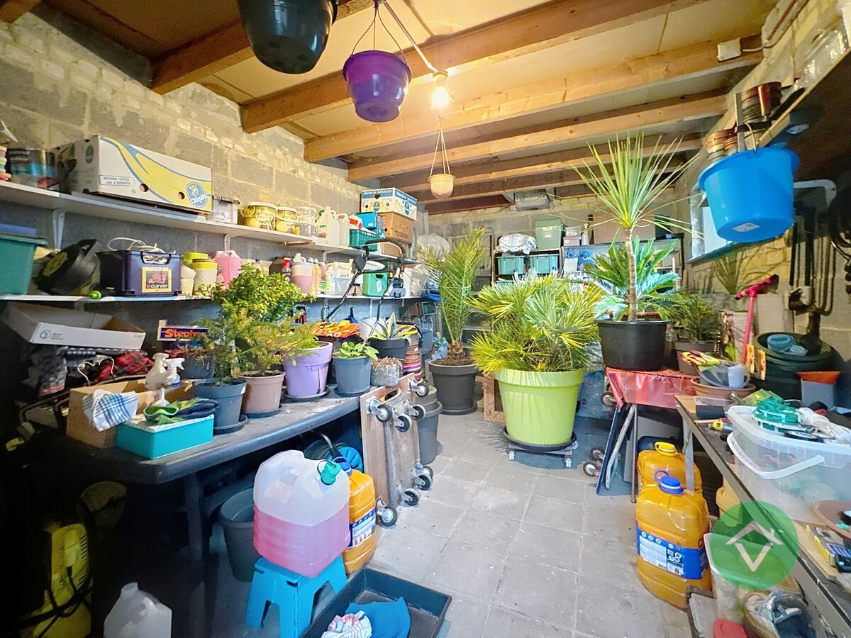 Ruime rijwoning met tuin, garage en 4 slaapkamers in Roeselare 