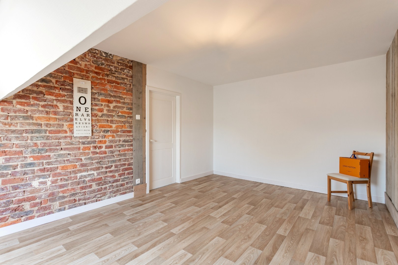 Handelshuis met woongedeelte, garage en tuin 