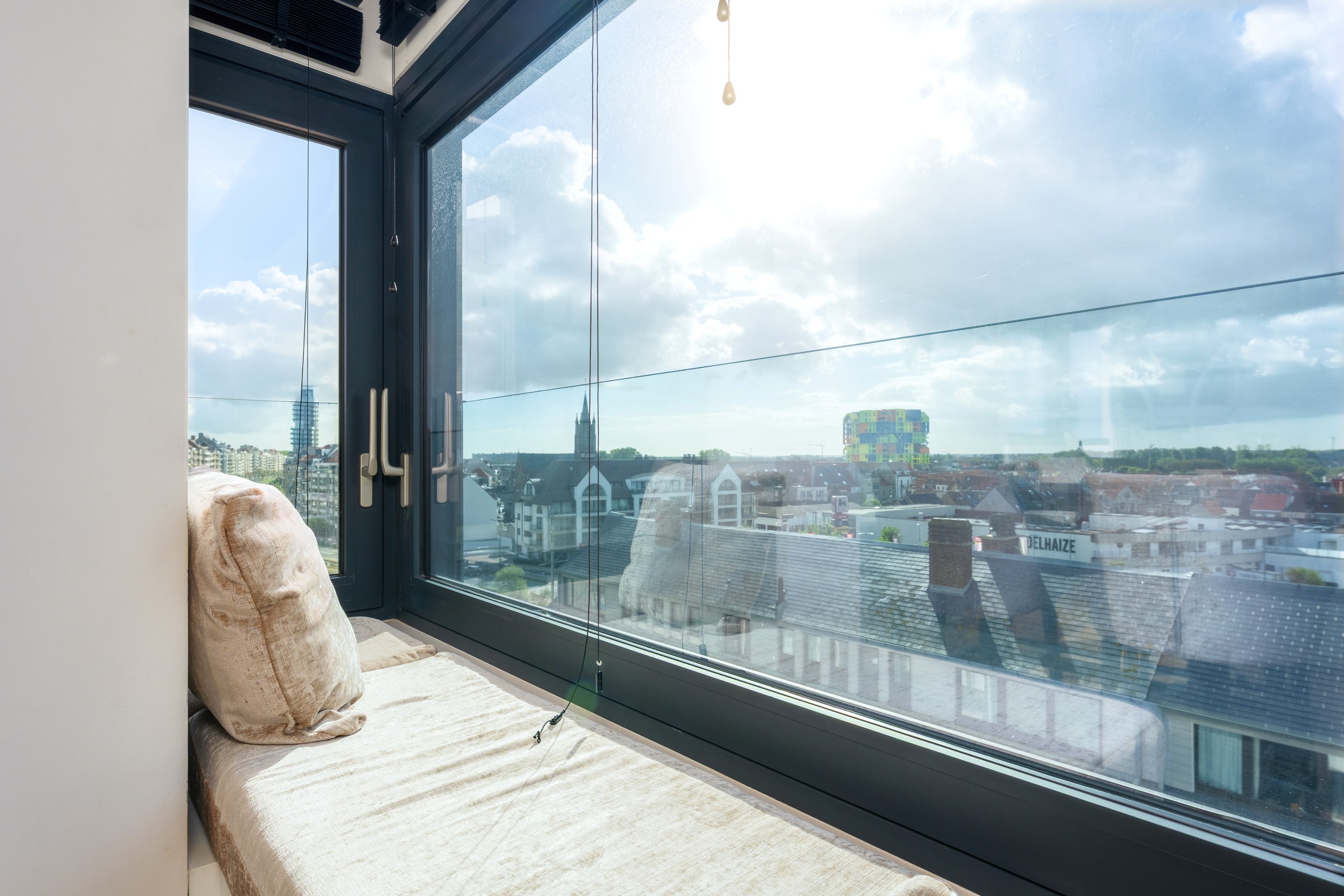 Hoek appartement met zijdelingszeezicht op centrale ligging 