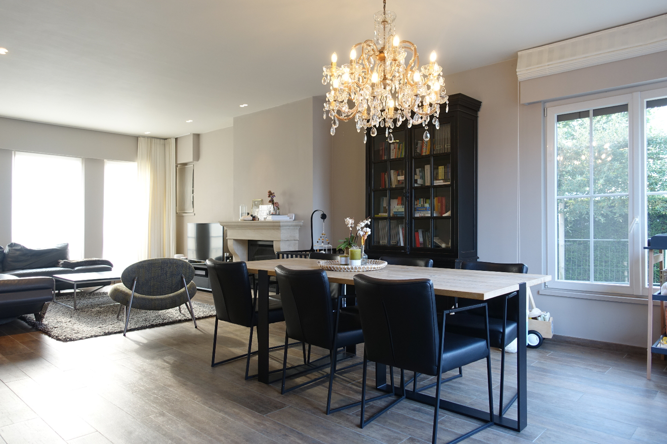 Sublieme gerenoveerde hoekwoning op rustige ligging 