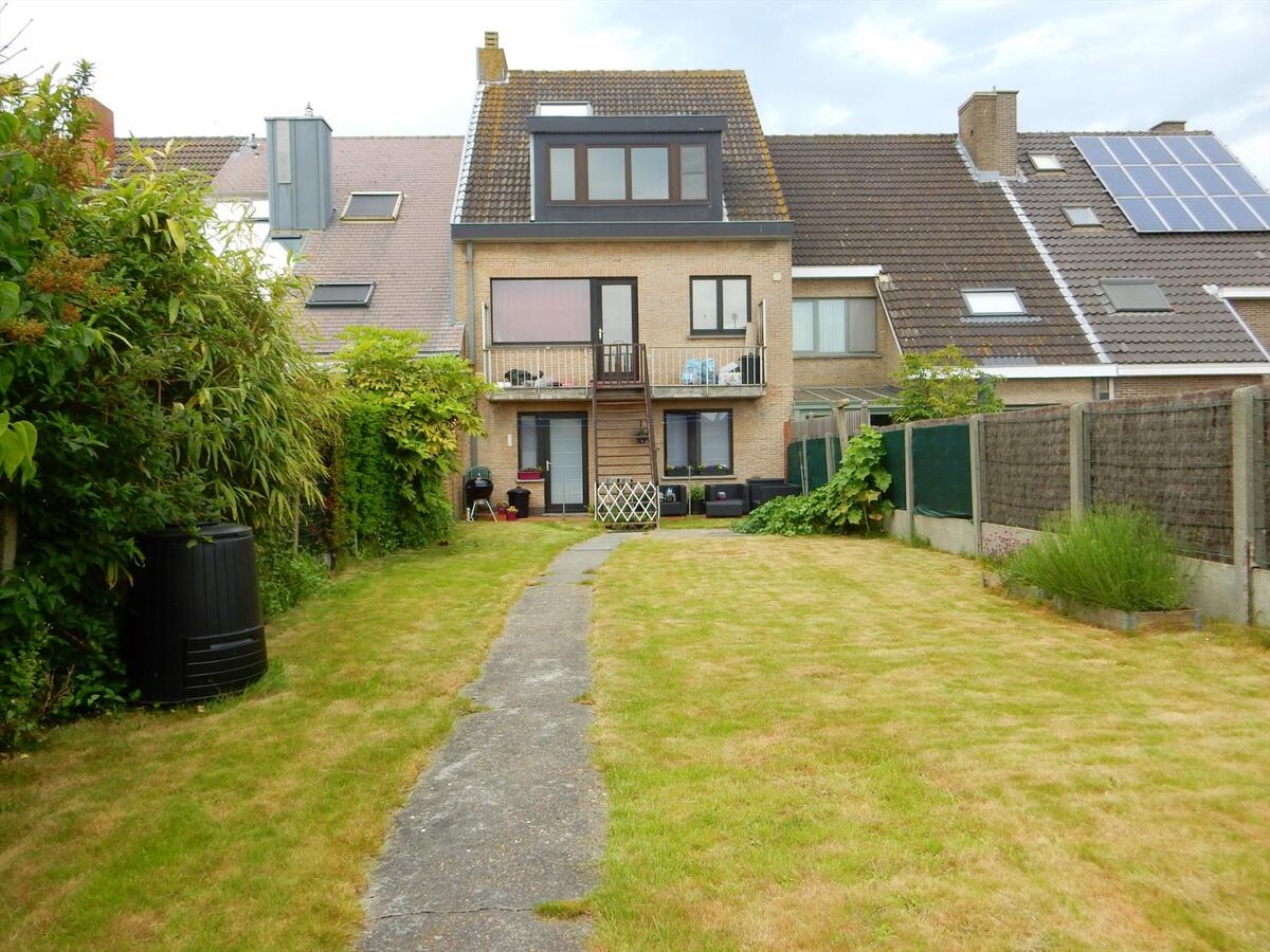 Appartement met garage en grote tuin 