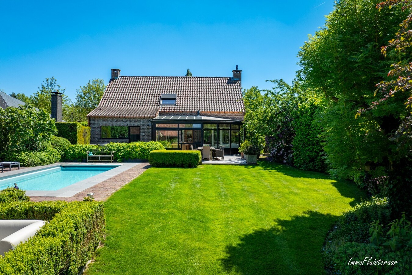 Prachtige villa met zwembad en luxueus poolhouse met optioneel bij te kopen weiland van ca. 21.856 m2 te Hove 