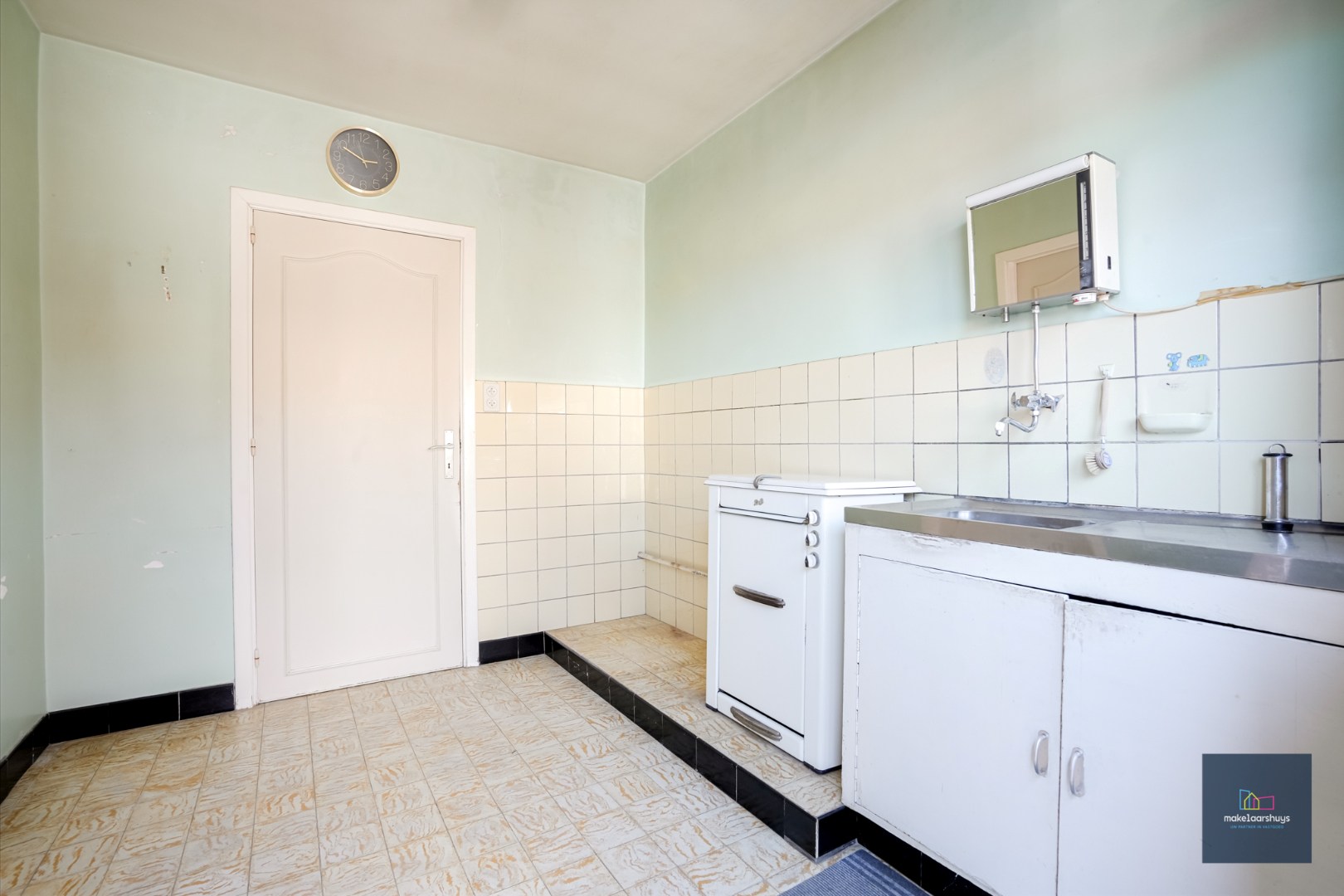Te renoveren HOB met garage en bijgebouw op een mooi perceel 