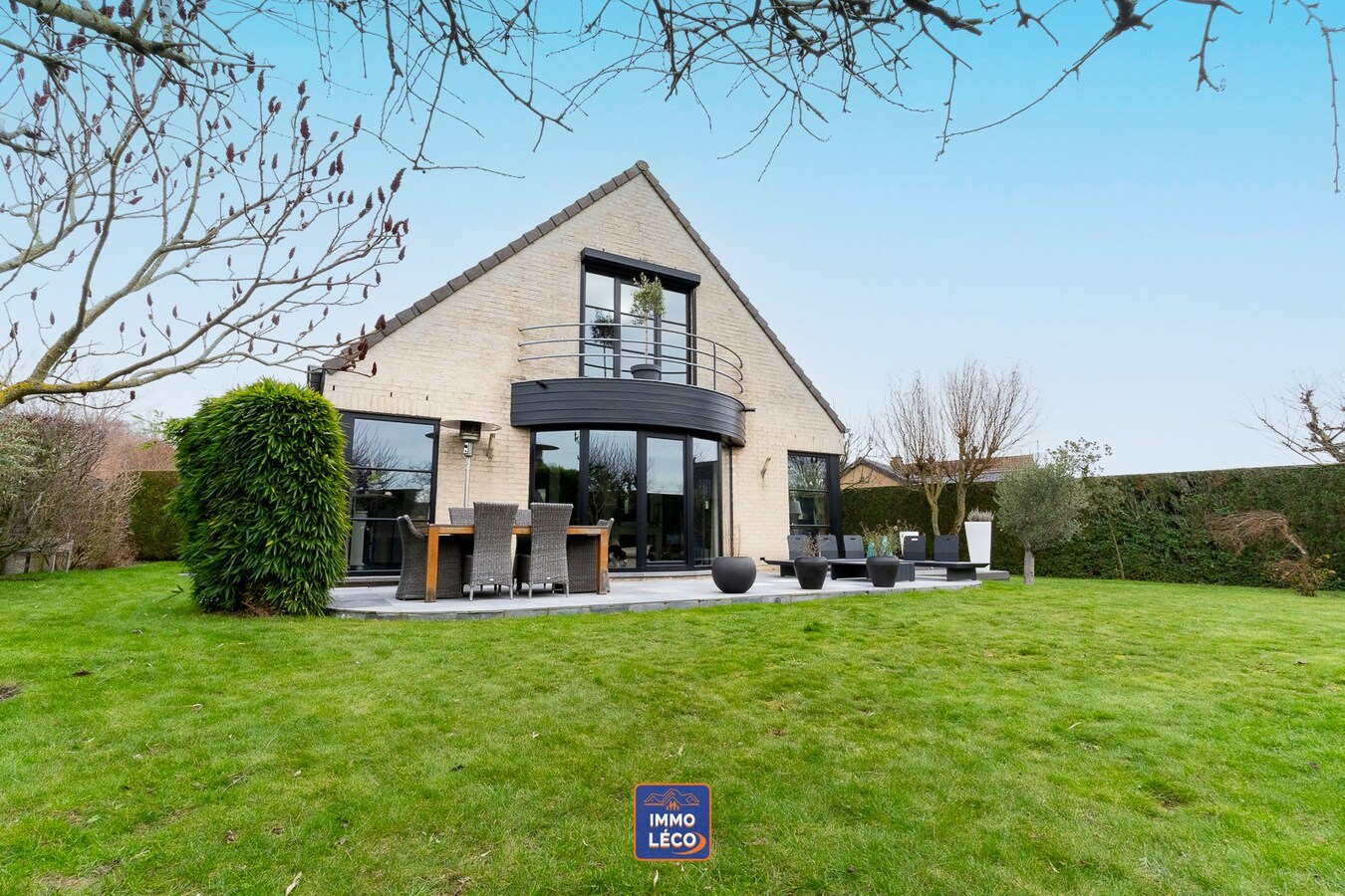 Magnifique villa érigée sur 762m², dans un clos prisé – Coup de cœur ! 