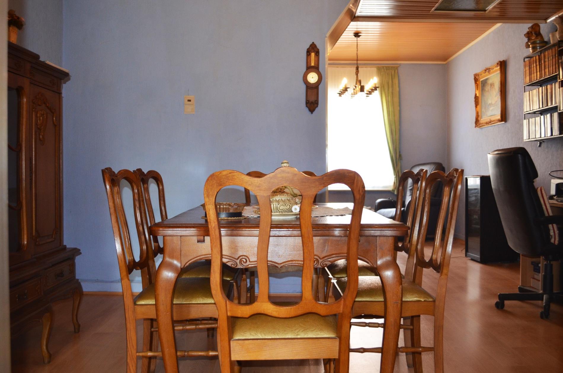 Te renoveren rijwoning met  garage en uitweg  nabij centrum Eeklo 