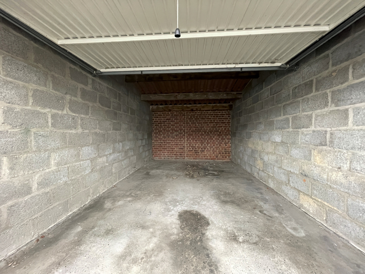 Ruim appartement met twee slaapkamers en garage te centrum Roeselare 