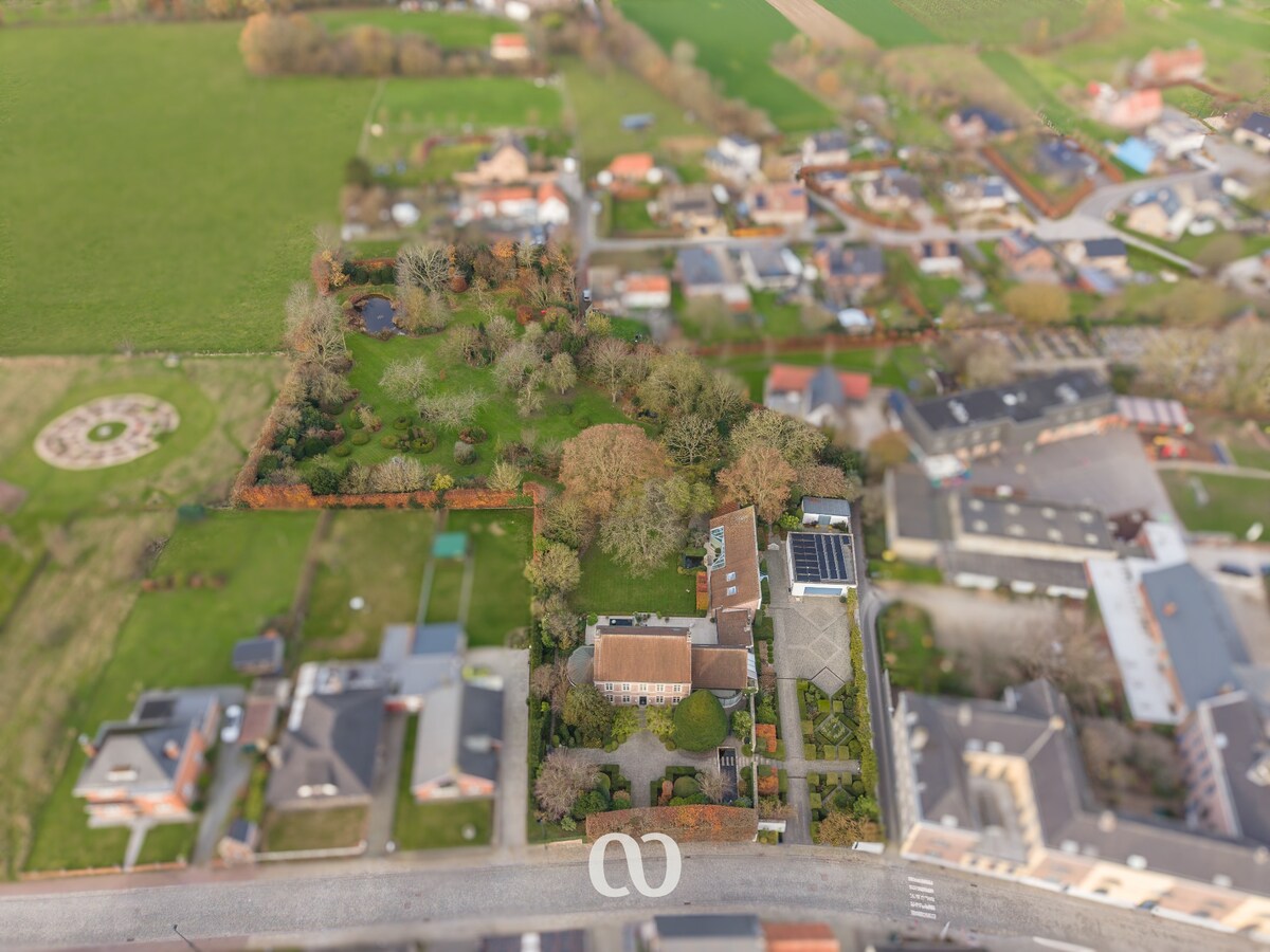Exclusieve villa met unieke parksetting in Mater 