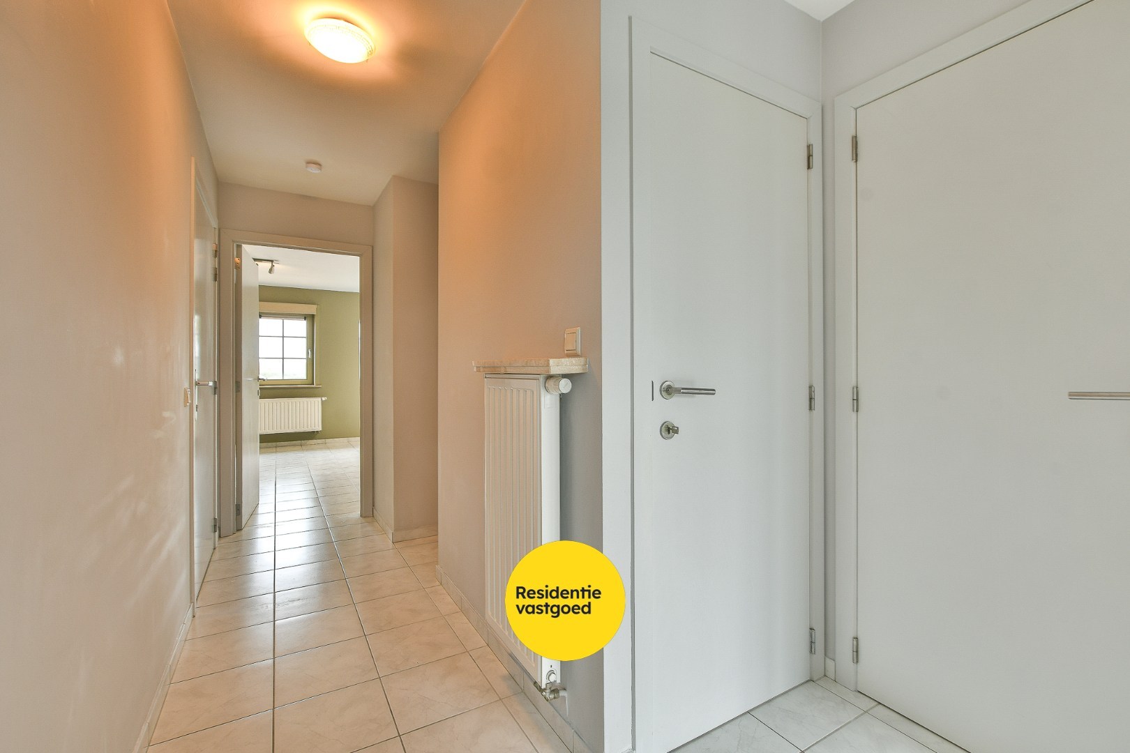 Modern gelijkvloers appartement met 2 slaapkamers– op slechts 500m van strand en zee! 