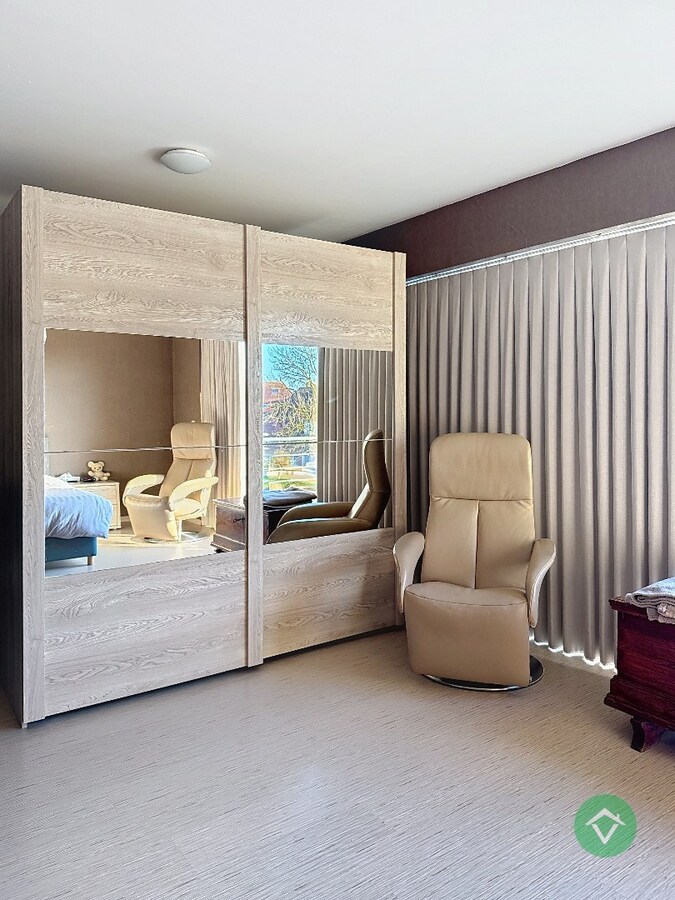 Luxe villa-appartement met dubbele garage en prachtig uitzicht in Koekelare 