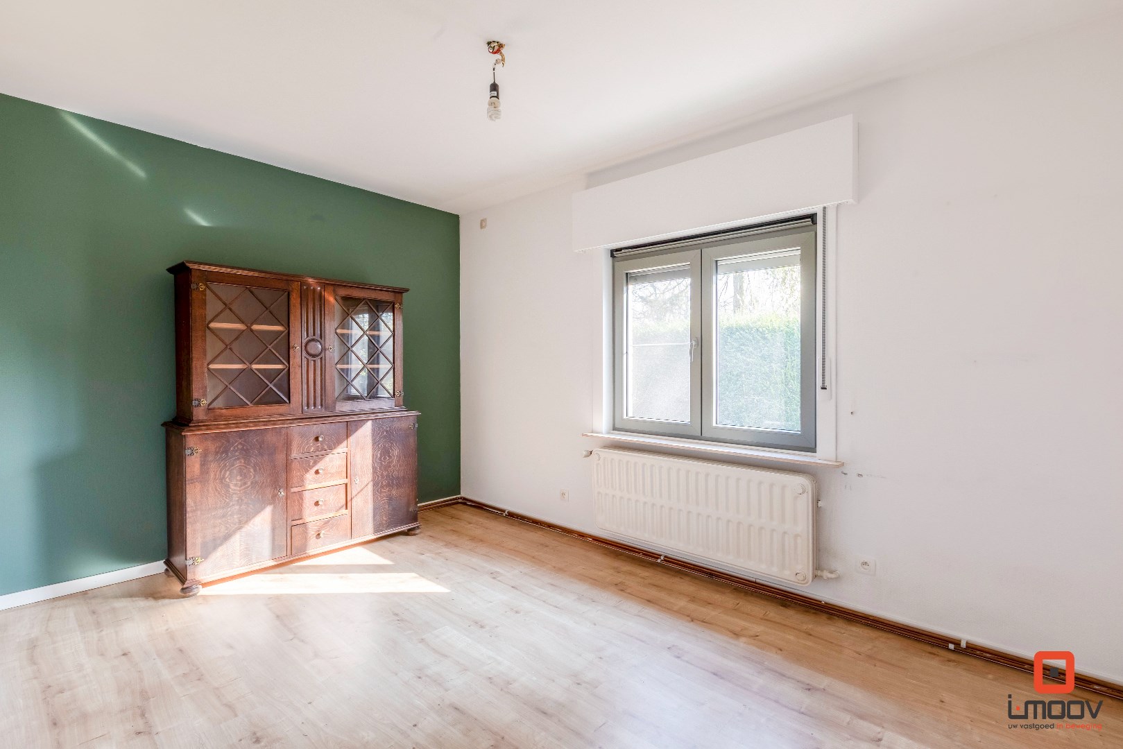 Open bebouwing met 3 slaapkamers en grote tuin in residentiële, groene woonwijk 