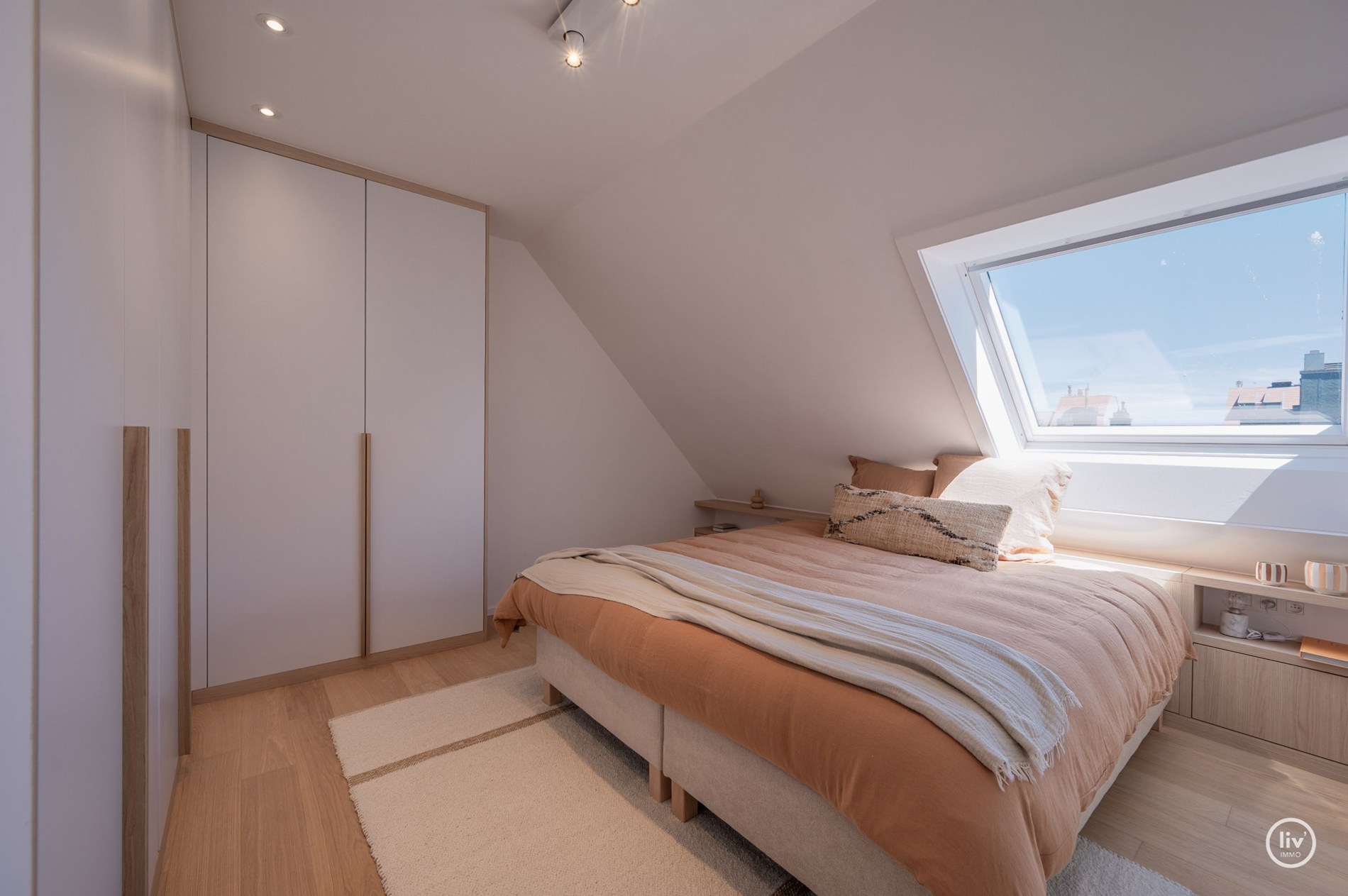 Prachtige ruime duplex (216 m2) top gerenoveerd gelegen op de Leopoldlaan te Knokke. 