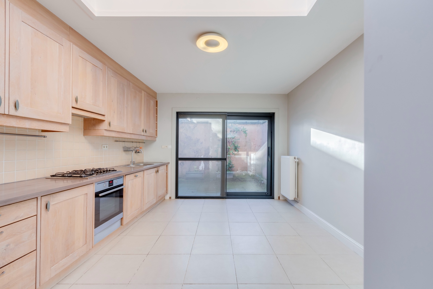 Mooie halfopen bebouwing met zeer ruime kamers 