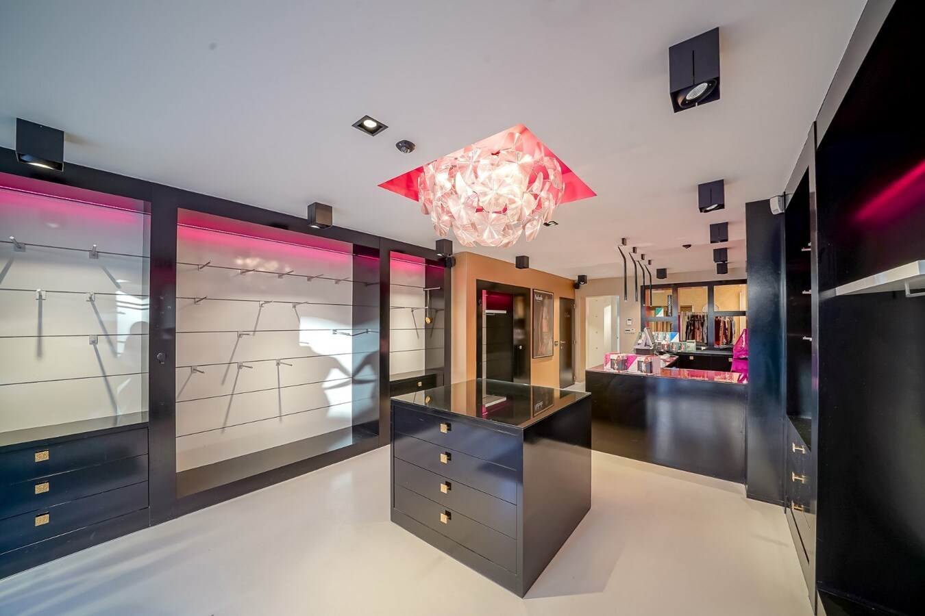 Te koop winkelruimte - Oudenburg