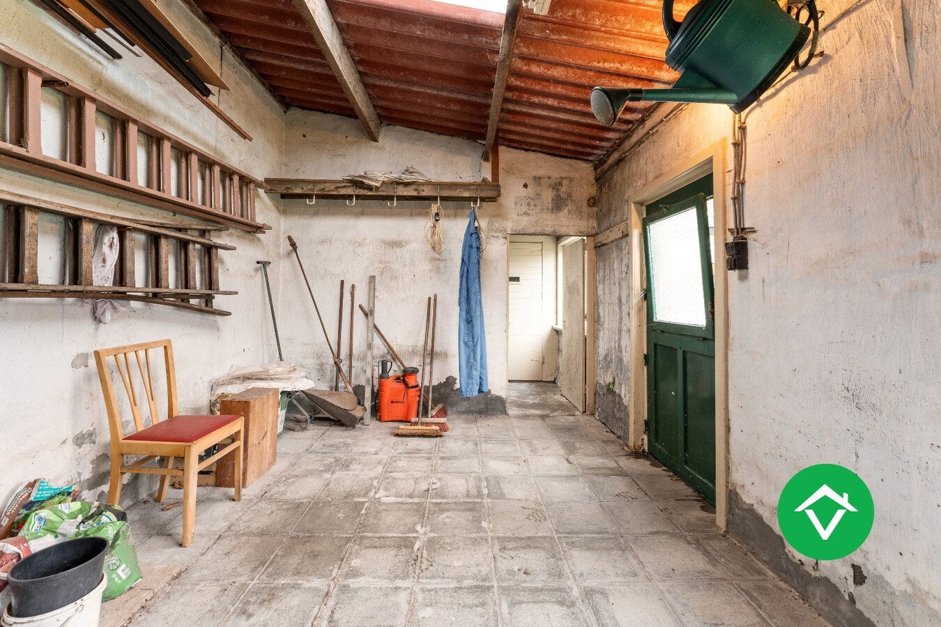 Ruime gezinswoning met vier slaapkamers en werkruimte te Kortemark 