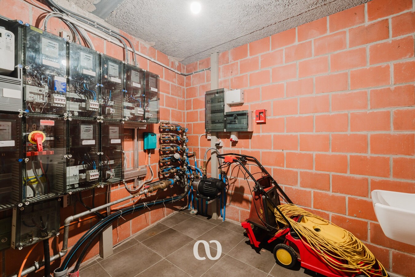Gelijkvloers appartement met 3 slaapkamers, garage en tuin in Huise 