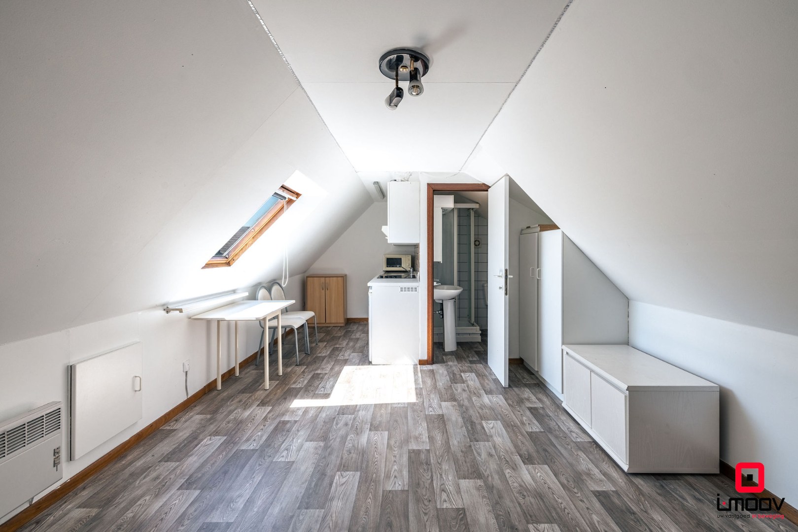 Lichtrijke studio met parkzicht te Sint-Amandsberg 
