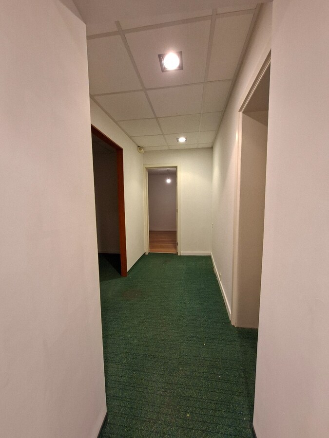 Tournai Coeur Cathédrale bel immeuble mixte 