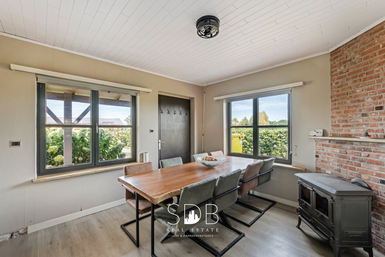 Prachtige landelijke woning met hippische accommodatie op 2,5hectare 