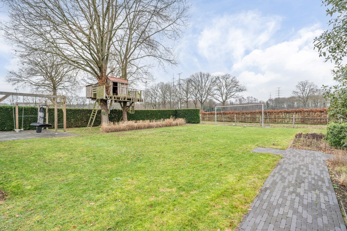 Uniek landhuis op een perceel van +/- 27 are in een GROENE oase 