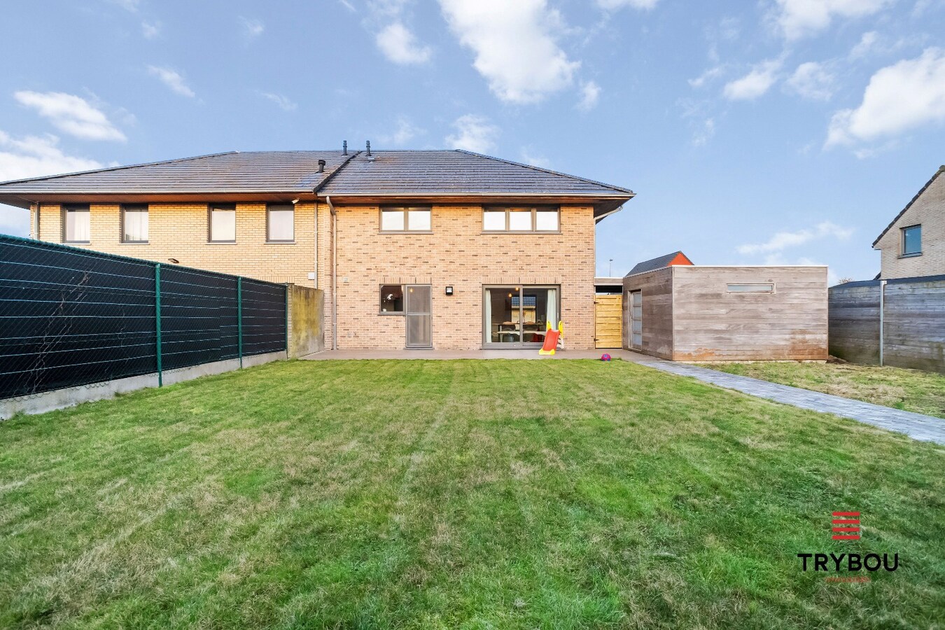 Instapklare halfopen woning met 3 slaapkamers en garage te Houthulst 