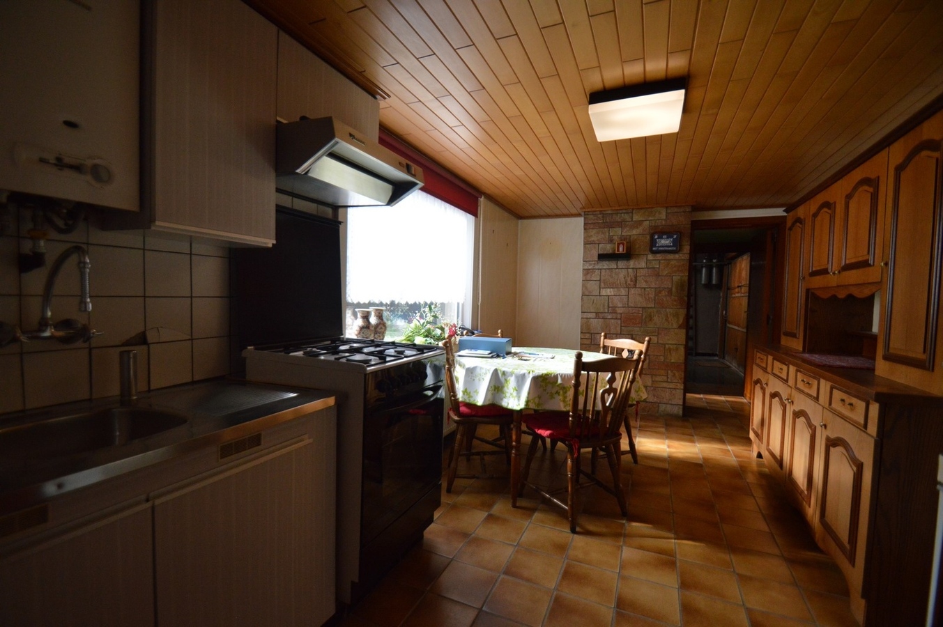 Te renoveren hoekwoning met garage - Heist 