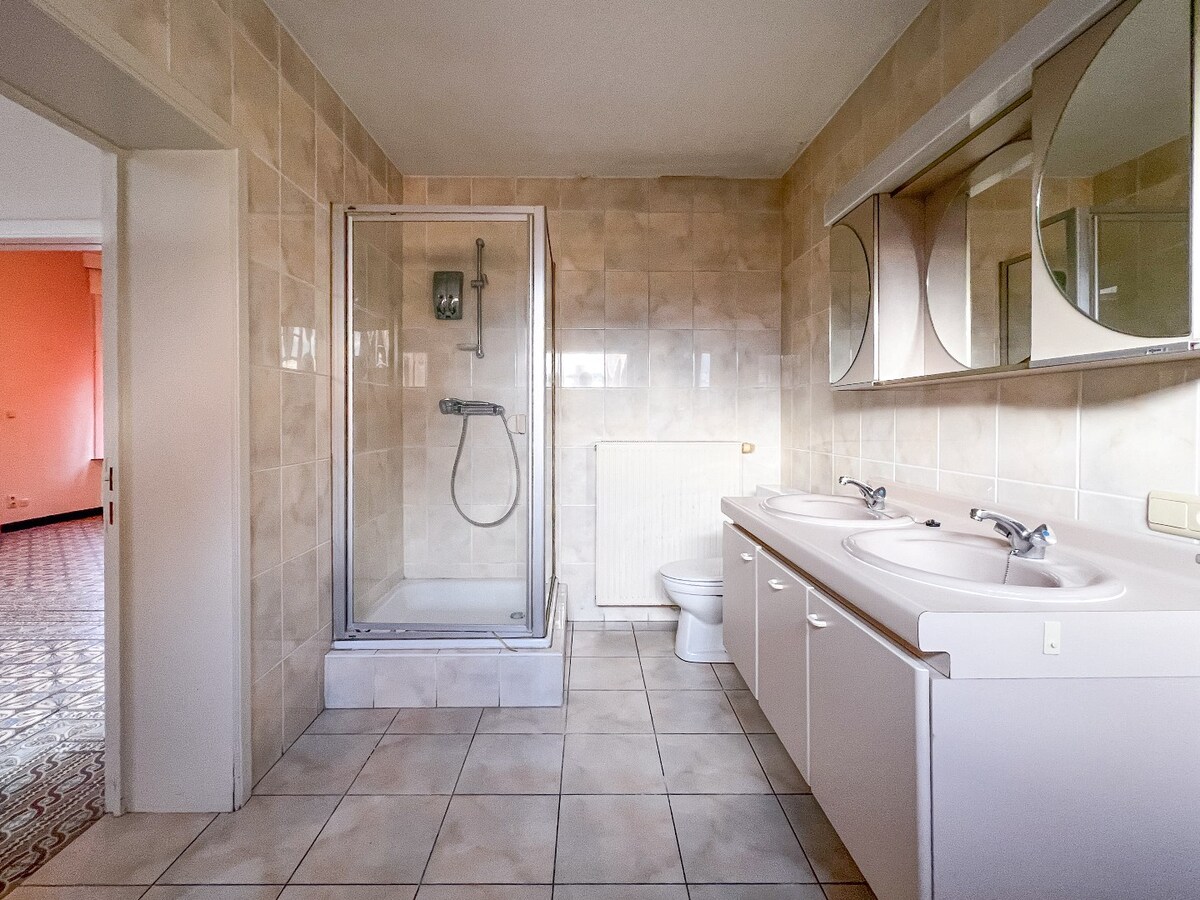 Opbrengsteigendom met 2 appartementen 