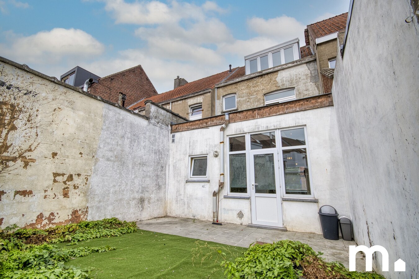 Woning met 3 slaapkamers, tuin en uitstekende verbinding te Kortrijk ! 