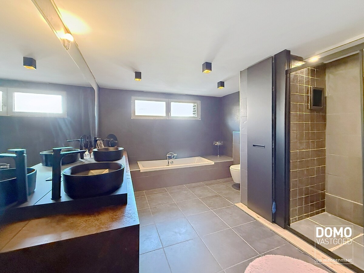 Ruime charmante woning met 3 slaapkamers - 244m² - EPC: B 