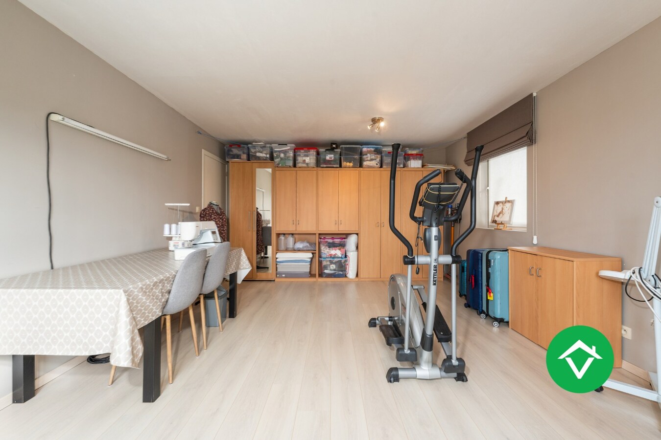 Alleenstaande woning met 4 slaapkamers en garage te Aartrijke 