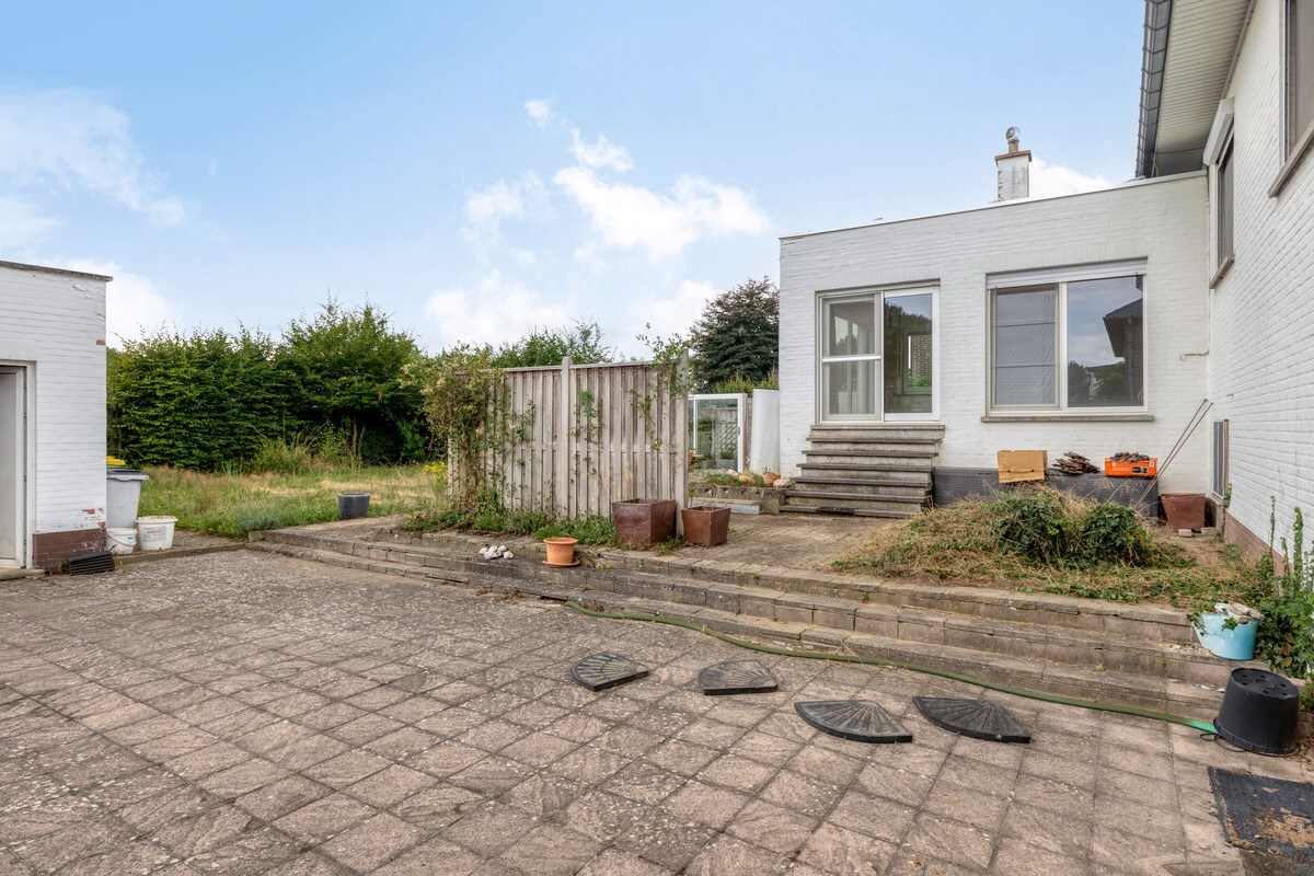 VILLA  met tuin, terras en garage in Zoutleeuw 