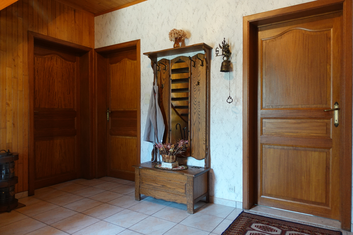 Ruime hoekwoning met 4 slaapkamers en dubbele garage 