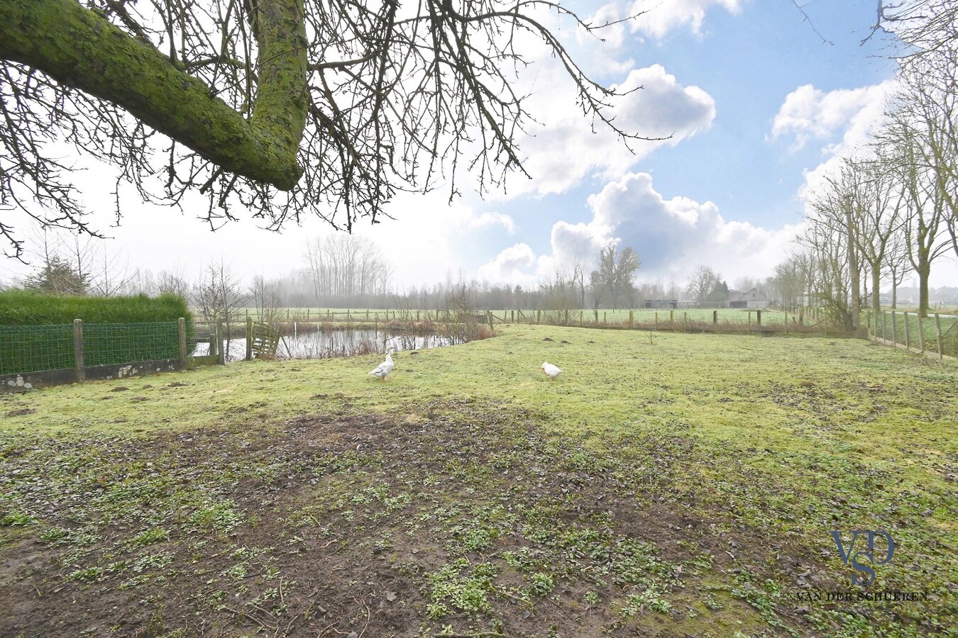 Exceptioneel gelegen eigendom met mogelijkheden! 